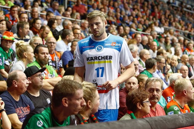 17.10.2019, xtgx, Handball Liqui Moly HBL, SC Magdeburg - TVB Stuttgart emspor, v.l. Samuel Roethlisberger (Stuttgart, 17) verlaesst das Feld nach dritter 2-Minuten-Strafe GETEC Arena