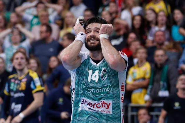 17.10.2019, TUI Arena, Hannover, Ligaspiel, 1. Bundesliga, TSV Hannover-Burgdorf vs Rhein-Neckar Loewen, im Bild Evgeni Pevnov (14, Han.-Burgdorf) nach dem Unentschieden TSV Hannover-Burgdorf vs Rhein-Neckar Loewen