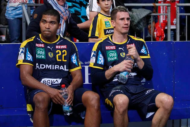 17.10.2019, TUI Arena, Hannover, Ligaspiel, 1. Bundesliga, TSV Hannover-Burgdorf vs Rhein-Neckar Loewen, im Bild Mads Mensah Larsen (22, Loewen) und Andy Schmid (2, Loewen) sind nach dem Unentschieden unzufrieden TSV Hannover-Burgdorf vs Rhein-Neckar Loewen