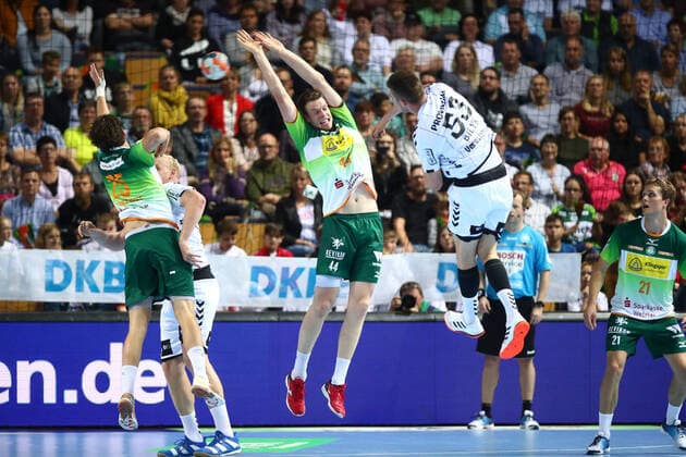 Torwurf von Nikola Bilyk (Kiel), Lenny Rubin (Wetzlar) versucht zu blocken HSG Wetzlar vs THW Kiel, Handball, 1. Bundesliga, 17.10.2019 HSG Wetzlar vs THW Kiel, Handball, 1. Bundesliga, 17.10.2019 Wetzlar Copyright: xEIBNER RenexWeissx EP_RWS