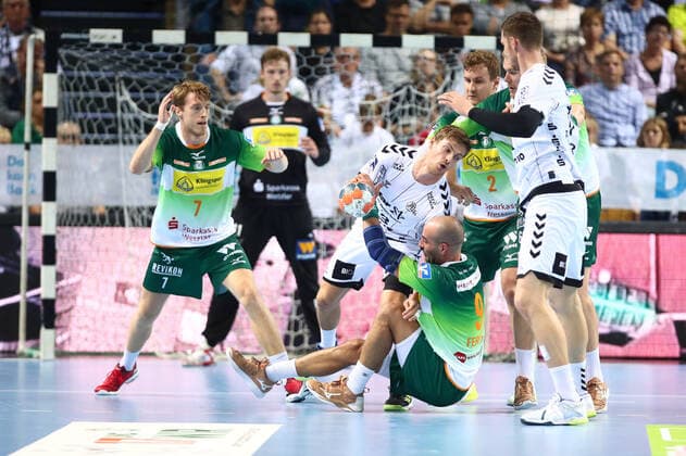 Rune Dahmke (Kiel) im Zweikampf mit Joao Ferraz (Wetzlar) HSG Wetzlar vs THW Kiel, Handball, 1. Bundesliga, 17.10.2019 HSG Wetzlar vs THW Kiel, Handball, 1. Bundesliga, 17.10.2019 Wetzlar Copyright: xEIBNER RenexWeissx EP_RWS