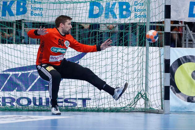 17.10.2019, TUI Arena, Hannover, Ligaspiel, 1. Bundesliga, TSV Hannover-Burgdorf vs Rhein-Neckar Loewen, im Bild Patrick Groetzki (24, Loewen) wehrt den Ball ab TSV Hannover-Burgdorf vs Rhein-Neckar Loewen