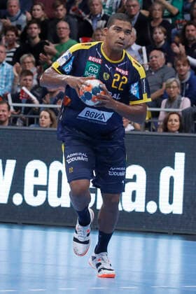 17.10.2019, TUI Arena, Hannover, Ligaspiel, 1. Bundesliga, TSV Hannover-Burgdorf vs Rhein-Neckar Loewen, im Bild Mads Mensah Larsen (22, Loewen) am Ball TSV Hannover-Burgdorf vs Rhein-Neckar Loewen