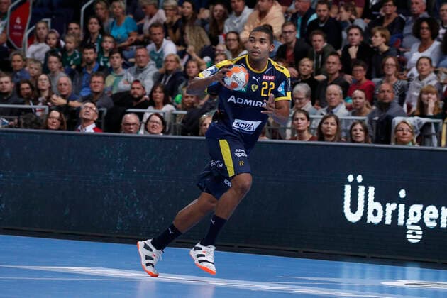 17.10.2019, TUI Arena, Hannover, Ligaspiel, 1. Bundesliga, TSV Hannover-Burgdorf vs Rhein-Neckar Loewen, im Bild Mads Mensah Larsen (22, Loewen) am Ball TSV Hannover-Burgdorf vs Rhein-Neckar Loewen