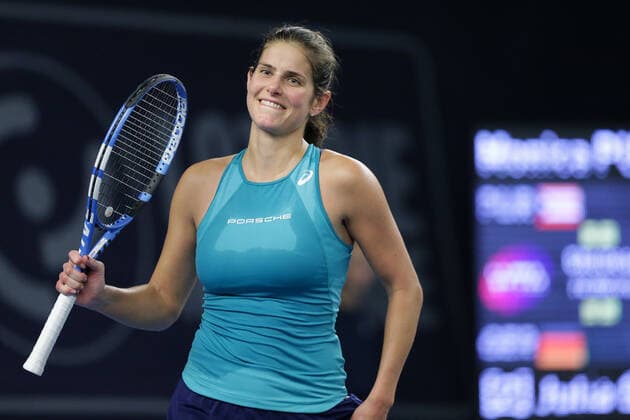 Tennis WTA, Tennis Damen Turnier Luxemburg BGLBNPParibas Open 2019, 18.10.2019, Tennis WTA Turnier Luxemburg, BGLBNPParibas Open 2019, BGL BNP Paribas Open, 2019, Luxemburg, Kockelscheuer, CK Sportcenter, 1 4 FInale vl: Julia Görges, Julia Goerges (DEU, GER, Deutschland, Germany) lacht, lächelt, ist gut gelaunt, zeigt Emotionen nach ihrem Sieg gegen Monica Puig (PUR, Puerto Rico) (nicht im Bild)