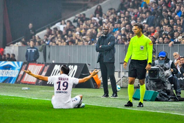 Patrick Vieira (entraineur de l OGC Nice) - Pablo Sarabia (PSG) FOOTBALL : OGC nice vs PSG - Ligue 1 conforama - Nice - 18 10 2019 NorbertScanella PanoramiC 