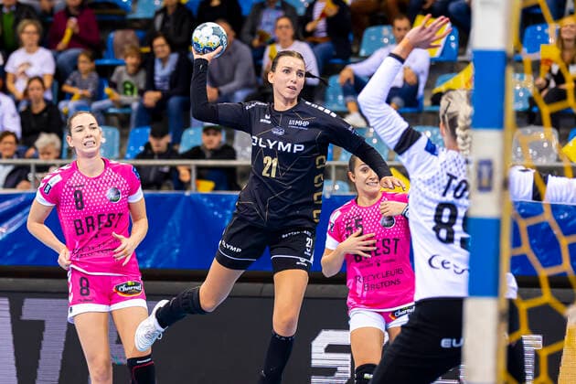 Ludwigsburg, Deutschland 19. Oktober 2019: CL - 19 20 - SG BBM Bietigheim vs. Brest Bretagne Handball v.li. Ana Gros (Brest Bretagne), Fie Woller (Bietigheim), Sandra Toft (Brest Bretagne) Bietigheim-Bissingen Egetrans Arena Baden-Württemberg Deutschland