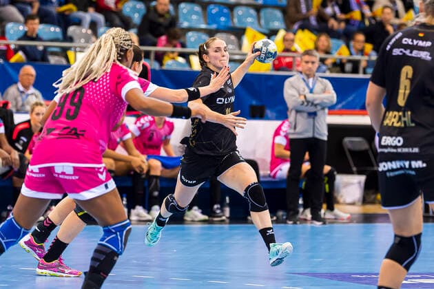 Ludwigsburg, Deutschland 19. Oktober 2019: CL - 19 20 - SG BBM Bietigheim vs. Brest Bretagne Handball Laura van der Heijden (Bietigheim) Bietigheim-Bissingen Egetrans Arena Baden-Württemberg Deutschland