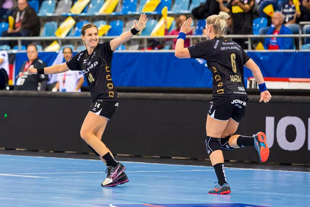Ludwigsburg, Deutschland 19. Oktober 2019: CL - 19 20 - SG BBM Bietigheim vs. Brest Bretagne Handball v.li. Karolina Kudlacz-Gloc (Bietigheim), Maren Nyland Aardahl (Bietigheim), Jubel Freude Emotion Bietigheim-Bissingen Egetrans Arena Baden-Württemberg Deutschland