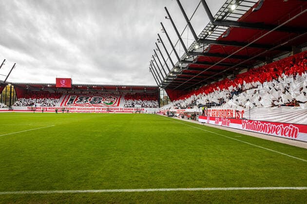 19.10.2019, Fussball, GER, Saison 2019 2020, 2. Bundesliga, 10. Spieltag, SSV Jahn Regensburg - SV Sandhausen Stadionchoreografie vor dem Spiel anlässlich zum 130. Vereinsjubiläum des SSV Jahn Regensburg DFL REGULATIONS PROHIBIT ANY USE OF PHOTOGRAPHS AS IMAGE SEQUENCES AND OR QUASI-VIDEO.