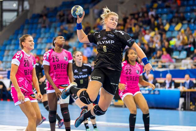 Ludwigsburg, Deutschland 19. Oktober 2019: CL - 19 20 - SG BBM Bietigheim vs. Brest Bretagne Handball v.li. Sladana Pop-Lazic (Brest Bretagne), Kalidiatou Niakate (Brest Bretagne), Maren Nyland Aardahl (Bietigheim) Bietigheim-Bissingen Egetrans Arena Baden-Württemberg Deutschland