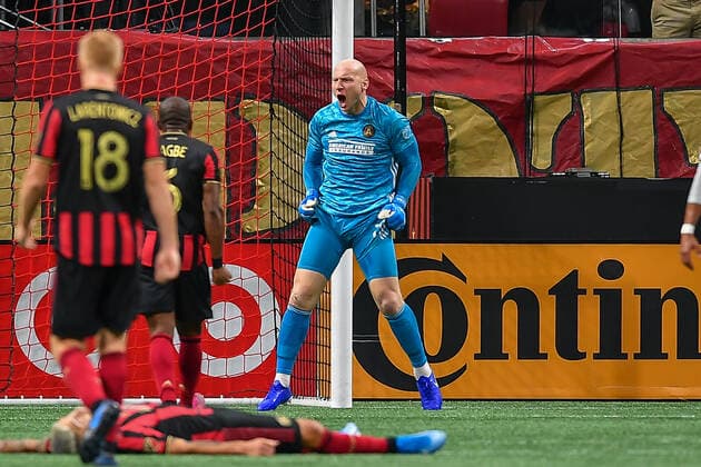 ATLANTA, GA Ð OCTOBER 19: Atlanta goalkeeper Brad Guzan (1) reacts after making a save during the MLS, Fussball Herren, USA playoff match between the New England Revolution and Atlanta United FC on October 19th, 2019 at Mercedes-Benz Stadium in Atlanta, GA. (Photo by Rich von Biberstein Icon Sportswire) SOCCER: OCT 19 MLS Cup Playoffs - New England Revolution at Atlanta United FC Icon191019001