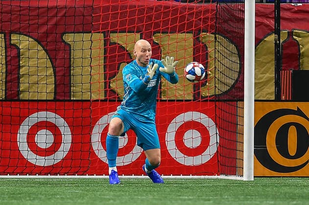 ATLANTA, GA Ð OCTOBER 19: Atlanta goalkeeper Brad Guzan (1) makes a save during the MLS, Fussball Herren, USA playoff match between the New England Revolution and Atlanta United FC on October 19th, 2019 at Mercedes-Benz Stadium in Atlanta, GA. (Photo by Rich von Biberstein Icon Sportswire) SOCCER: OCT 19 MLS Cup Playoffs - New England Revolution at Atlanta United FC Icon191019007