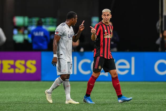 ATLANTA, GA Ð OCTOBER 19: Atlanta s Franco Escobar (2) and New England s Cristian Penilla (70) exchange words during the MLS, Fussball Herren, USA playoff match between the New England Revolution and Atlanta United FC on October 19th, 2019 at Mercedes-Benz Stadium in Atlanta, GA. (Photo by Rich von Biberstein Icon Sportswire) SOCCER: OCT 19 MLS Cup Playoffs - New England Revolution at Atlanta United FC Icon191019010