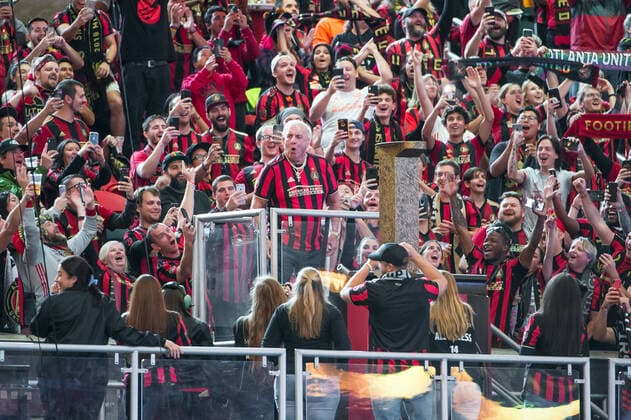 ATLANTA, GA - OCTOBER 19: The Nature Boy, Rick Flair strikes the golden spike before the MLS, Fussball Herren, USA playoff match between the New England Revolution and Atlanta United FC on October 19, 2019 at Mercedes-Benz Stadium in Atlanta, GA. (Photo by John Adams Icon Sportswire) SOCCER: OCT 19 MLS Cup Playoffs - New England Revolution at Atlanta United FC Icon1910190173