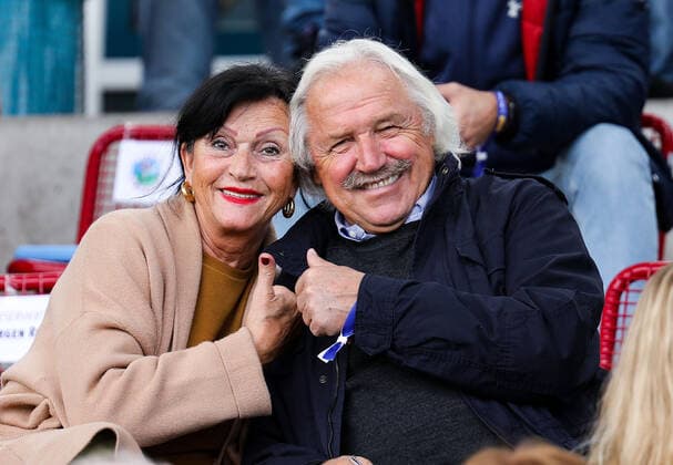 20.10.2019, xmkx, Fussball Frauen Flyeralarm 1.Bundesliga, 1.FFC Frankfurt - VfL Wolfsburg v.l. Dragoslav Steppi Stepanovic mit Begleitung (DFL DFB REGULATIONS PROHIBIT ANY USE OF PHOTOGRAPHS as IMAGE SEQUENCES and or QUASI-VIDEO) Frankfurt Hessen Deutschland (DEU)