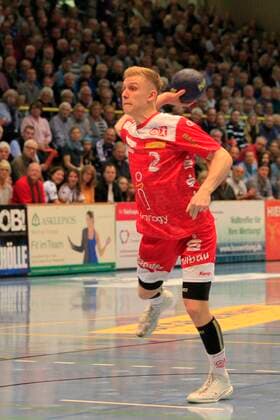 2.Bundesliga Handball VfL Luebeck-Schwartau - TUSEM Essen 20.10.2019, Hansehalle Luebeck, GER, 2.Bundesliga Handball VfL Luebeck-Schwartau - TUSEM Essen im Bild picture shows Einzelaktion Aktion. Ganze Figur. Einzeln. Freisteller. Siebenmeter Noah Beyer (TUSEM Essen)