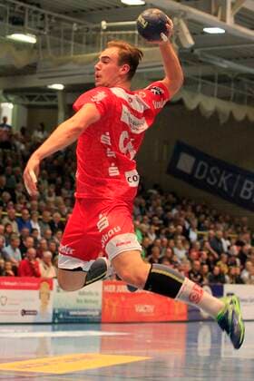 2.Bundesliga Handball VfL Luebeck-Schwartau - TUSEM Essen 20.10.2019, Hansehalle Luebeck, GER, 2.Bundesliga Handball VfL Luebeck-Schwartau - TUSEM Essen im Bild picture shows Einzelaktion Aktion. Ganze Figur. Einzeln. Freisteller. Tim Zechel (TUSEM Essen) im Sprungwurf