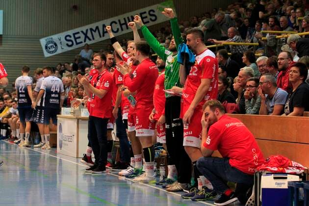 2.Bundesliga Handball VfL Luebeck-Schwartau - TUSEM Essen 20.10.2019, Hansehalle Luebeck, GER, 2.Bundesliga Handball VfL Luebeck-Schwartau - TUSEM Essen im Bild picture shows Die Essener Bank jubelt, TUSEM Essen