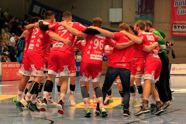 2.Bundesliga Handball VfL Luebeck-Schwartau - TUSEM Essen 20.10.2019, Hansehalle Luebeck, GER, 2.Bundesliga Handball VfL Luebeck-Schwartau - TUSEM Essen im Bild picture shows Schlussjubel, Jubelkreis nach dem Sieg von TUSEM Essen ueber VfL Luebeck-Schwartau