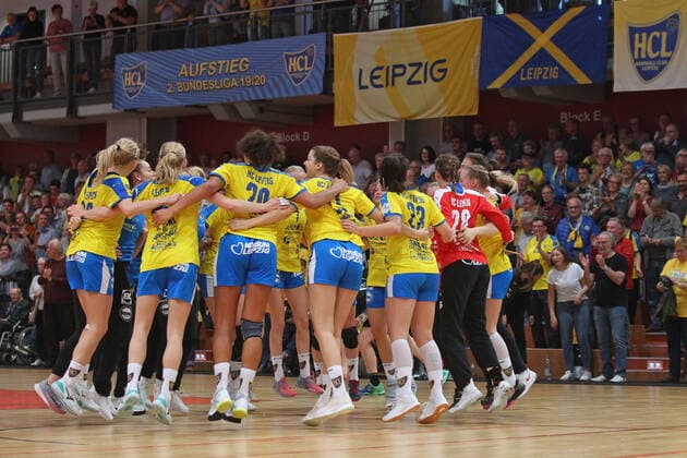 Handball, 2. HBF, HC Leipzig vs. Werder Bremen, 20.10.19 Handball, 2. Bundesliga Frauen, HBF, Saison 2019 2020, 6. Spieltag: HC Leipzig vs. SV Werder Bremen am 20.10.19 in der Sporthalle Bruederstrasse Leipzig. Im Bild: HCL, Sieg, Jubel, Tanz, Kreis, Team, Mannschaft Copyright: xBEAUTIFULxSPORTS JanxKaeferx