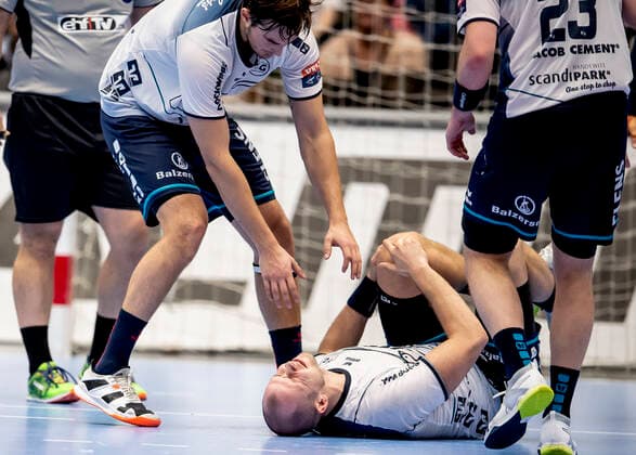 Aalborg Handbold moeder SG Flensburg-Handewitt i en Champions League herrehaandboldkamp spillet i Jutlander Bank Arena, Aalborg, soendag den 20. oktober 2019. Slut 31-28 Simon Hald Jensen (5) med mulig knaeskade, ikke godt for Danmark. , Aalborg Copyright: FotografxRenéxSchütze RenéxSchützex COP107 spdk20191020-193154-L