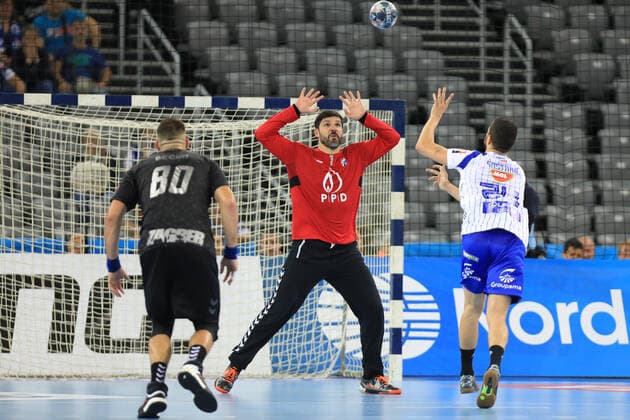 Zagreb, 20.10.2019. - Arena Zagreb hall, 2019 20 EHF Men s Champions League Group Phase. HC PPD Zagreb (black) - MOL Pick Szeged (white) 21:26 SOSTARIC Mario (24) vs RISTANOVIC Radivoje (1) 