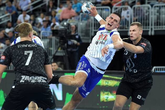 (191021) -- ZAGREB, Oct. 21, 2019 -- Jonas Kallman (C) of MOL-Pick Szeged shoots the ball during VELUX EHF Champions League, Group A, Round 5 match between PPD Zagreb and MOL-Pick Szeged in Zagreb, Croatia, Oct. 20, 2019. ( Pixsell via Xinhua) (SP)CROATIA-ZAGREB-HANDBALL-VELUX EHF CHAMPIONS LEAGUE MarkoxLukunic 