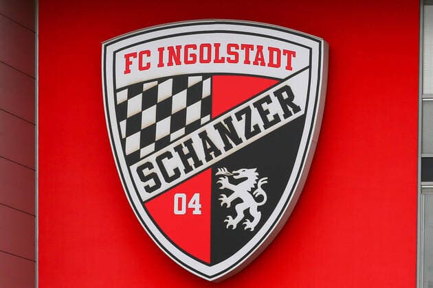 Fußball, Stadiongeschichte FC Ingolstadt 04 Ingolstadt, 19.10.2019, Audi-Sportpark, Fußball, Herren, 3. Liga, 12. Spieltag , FC Ingolstadt 04 - Chemnitzer FC 1:1 (0:1) , Im Bild: FC Ingolstadt 04 Logo ,