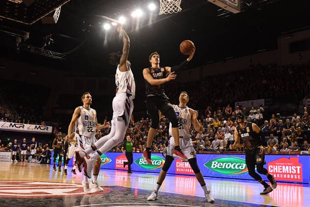 NBL HAWKS ADELAIDE, Lamelo Ball of the Hawks gets a basket over Eric Griffin of the 36ers during the Round 3 NBL match between the Illawarra Hawks and the Adelaide 36ers at WIN Entertainment Centre in Wollongong, Monday, October 21, 2019. ( NO ARCHIVING, EDITORIAL USE ONLY, NO USE IN BOOKS WITHOUT CONSENT WOLLONGONG NSW AUSTRALIA  Copyright: xDEANxLEWINSx 20191021001427907831