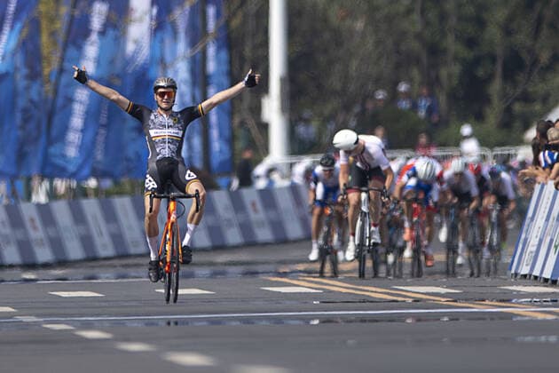 Bilder des Jahres 2019, Sport 10 Oktober Sport Themen der Woche KW43 Sport Bilder des Tages Militärweltspiele, Military World Games CISM in Wuhan, Patrick Haller siegt im Straßenradrennen (191021) -- WUHAN, Oct. 21, 2019 -- Patrick Joerg Haller of Germany celebrates during the men s individual road race final of cycling road at the 7th International Military Sports Council (CISM) Military World Games in Wuhan, capital of central China s Hubei Province, Oct. 21, 2019. ) (SP)CHINA-WUHAN-7TH MILITARY WORLD GAMES-CYCLING ROAD XiongxQi 