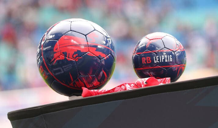 RB Leipzig - Wolfsburg Fussball Bundesliga Leipzig, 19.10.2019, Red Bull Arena, Fussball, 1.Bundesliga, 6.Spieltag , RB Leipzig vs. Vfl Wolfsburg 1:1 (0:0) , Im Bild; Ball RB Leipzig. , Gemäß den Vorgaben der DFL Deutsche Fußball Liga ist es untersagt, in dem Stadion und oder vom Spiel angefertigte Fotoaufnahmen in Form von Sequenzbildern und oder videoähnlichen Fotostrecken zu verwerten bzw. verwerten zu lassen. ,