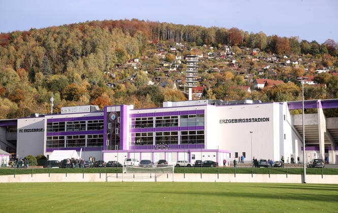 Fußball, Stadiongeschichte FC Erzgebirge Aue Aue, 18.10.2019, Erzgebirgsstadion, Fussball, 2.Bundesliga, 10.Spieltag , FC Erzgebirge Aue vs. 1.FC Nürnberg 4:3 (0:0), Im Bild; Herbststimmung Ansicht Erzgebirgsstadion Aue. ,