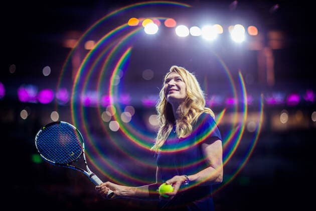 Bilder des Jahres 2019, Sport 10 Oktober Sport Themen der Woche KW43 Sport Bilder des Tages WTA-Turnier in Wuhan, Steffi Graf bringt den Pokal anlässlich der Eröffnungsfeier ZHUHAI, CHINA - OCTOBER 22: Former tennis player Steffi Graf attends opening ceremony on Day one of 2019 WTA, Tennis Damen Elite Trophy Zhuhai at Zhuhai Hengqin International Tennis Centre on October 22, 2019 in Zhuhai, Guangdong Province of China.  Copyright: xVCGx CFP111255944255 