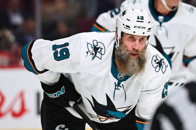 MONTREAL, QC - OCTOBER 24: San Jose Sharks center Joe Thornton (19) waits for a faceoff during the San Jose Sharks versus the Montreal Canadiens game on October 24, 2019, at Bell Centre in Montreal, QC (Photo by David Kirouac Icon Sportswire) NHL, Eishockey Herren, USA OCT 24 Sharks at Canadiens Icon191024030