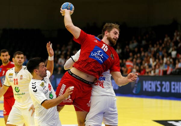 HANDBALL - AUT vs SRB, friendly match GRAZ,AUSTRIA,25.OCT.19 - HANDBALL - OEHB international match, Länderspiel, Nationalmannschaft Austria vs Serbia, test match. Image shows Nemanja Ilic (SRB) and Fabian Posch (AUT). GEPAxpictures xDavidxRodriguez