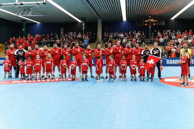 25.10.2019, Aarau, Schachenhalle, Testspiel: Schweiz - Tschechien, Schweiz bei der Hymne. Aarau Schachenhalle Aargau Schweiz Copyright: xJustPictures.ch VedranxGalijasx