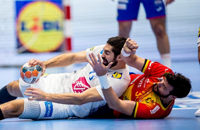 Nikola Karabatic (13)of France and Gedeon Guardiola (30) of Spain during the men s Handball Golden League Match between France and Spain at Gigantium Arena, Aalborg, Denmark, Saturday Oct. 26, 2019. Frankrig vinder efter straffekast. , Aalborg Copyright: FotografxRenéxSchütze RenéxSchützex cop104 spdk20191026-155231-L