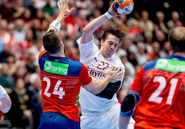 Danmarks Michael Damgaard (27) og Norges Christian O Sullivan (24) i Golden League-kampen i herrehaandbold mellem Danmark og Norge, i Gigantium loerdag den 26. oktober 2019. 15-19 ved pause. , Aalborg Copyright: FotografxRenéxSchütze RenéxSchützex cop101 spdk20191026-170218-L