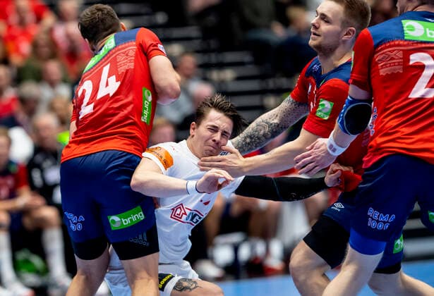 Danmarks Michael Damgaard (27) og Norges Christian O Sullivan (24) i Golden League-kampen i herrehaandbold mellem Danmark og Norge, i Gigantium loerdag den 26. oktober 2019. 15-19 ved pause. , Aalborg Denmark Copyright: FotografxRenéxSchütze RenéxSchützex cop101 spdk20191026-170359-L