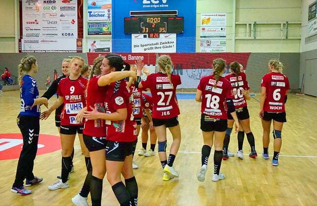 Nach Spielschluss: Jubel beim Harrisleer Team Handball Frauen 2.Liga 2019 20 BSV Sachsen Zwickau - TSV Nord Harrislee 33:35 am 26.10.2019 BSV Sachsen Zwickau - TSV Nord Harrislee
