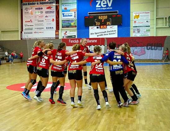 Nach Spielschluss: Jubel beim Harrisleer Team Handball Frauen 2.Liga 2019 20 BSV Sachsen Zwickau - TSV Nord Harrislee 33:35 am 26.10.2019 BSV Sachsen Zwickau - TSV Nord Harrislee