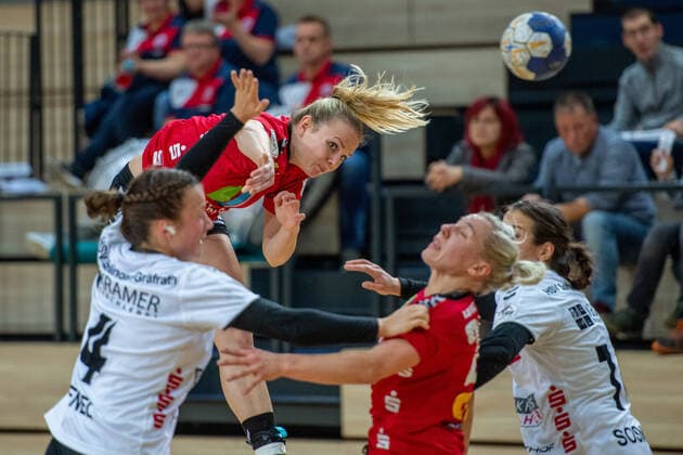 Julia Redder (SV Union Halle) setzt sich durch SV Union Halle-Neustadt (Wildcats) vs. HSV Solingen Gräfrath 76 Handball 2.Bundesliga - Saison 2019 2020 Copyright: xVIADATAx xHolgerxJohnx Halle Saale Sachsen-Anhalt Deutschland