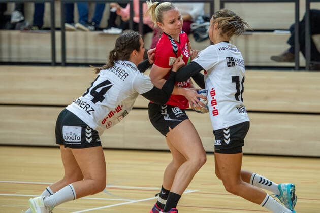 Julia Redder (SV Union Halle) setzt sich durch SV Union Halle-Neustadt (Wildcats) vs. HSV Solingen Gräfrath 76 Handball 2.Bundesliga - Saison 2019 2020 Copyright: xVIADATAx xHolgerxJohnx Halle Saale Sachsen-Anhalt Deutschland