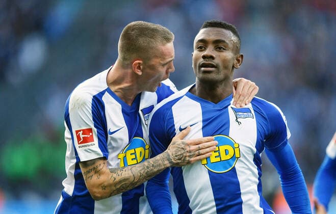 Salomon Kalou (Hertha BSC), jubelt nach seinem Tor zum 2:2, zusammen mit Marius Wolf (Hertha BSC), Hertha BSC Berlin - TSG 1899 Hoffenheim 1. Bundesliga 2019 2020, 1. BL, 1. Bundesliga, DFL, Fußball, Fussball, soccer, Herren, Männer, Maenner, Deutschland, Germany Berlin, 26.10.2019, Olympiastadion DFL REGULATIONS PROHIBIT ANY USE OF PHOTOGRAPHS AS IMAGE SEQUENCES AND OR QUASI-VIDEO