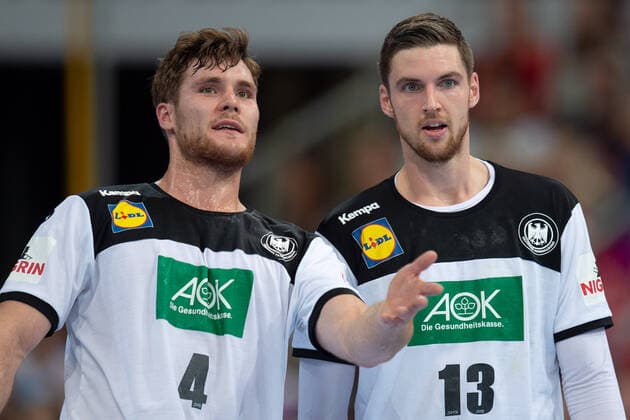 Hannover, Deutschland 26.10.2019: Tag des Handballs 2019 - Länderspiel - Deutschland vs. Kroatien (L-R) Johannes Golla (Deutschland), Hendrik Pekeler (Deutschland) Hannover Niedersachsen Deutschland TUI Arena