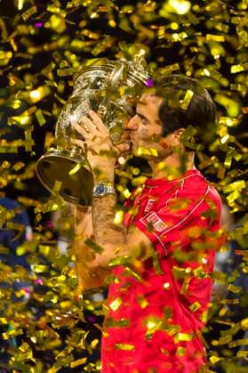 Sport Bilder des Tages 27th October 2019; St. Jakobshalle, Basel, Switzerland; ATP, Tennis Herren World Tour Tennis, Swiss Indoors Final; Roger Federer (SUI) kisses the winners trophy after winning the match against Alex de Minaur (AUS) - Editorial Use  ActionPlus12181305 DavidxEmm