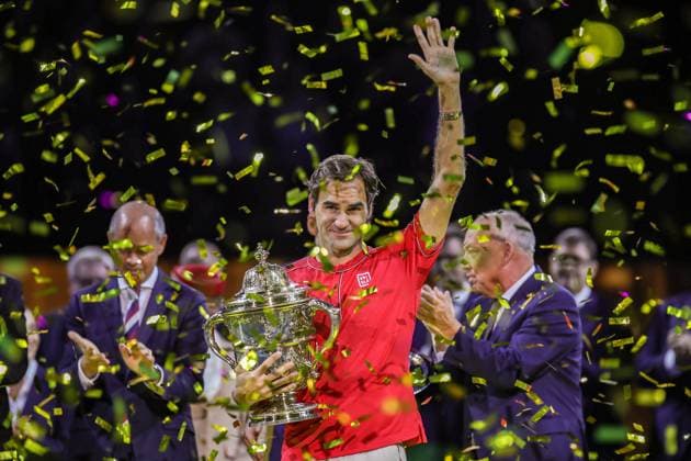 Swiss Indoors ATP, Tennis Herren World Tour 500) - Final - 2019 - 27-10-2019 Roger Federer(SUI) bei der Siegerehrung, beim Swiss Indoors (ATP World Tour 500) Tennisspiel Final Einzel zwischen Roger Federer(SUI) und Alex de Minaur(AUS), am Sonntag, den 27. Oktober 2019 St. Jakobshalle in Basel (Schweiz). *** Swiss Indoors ATP World Tour 500 Final 2019 27 10 2019 Roger Federer SUI at the award ceremony, at the Swiss Indoors ATP World Tour 500 Tennis Match Final Individual between Roger Federer SUI and Alex de Minaur AUS , on Sunday, 27 October 2019 St Jakobshalle in Basel Switzerland Copyright: xBEAUTIFULxSPORTS G.xHubbsx