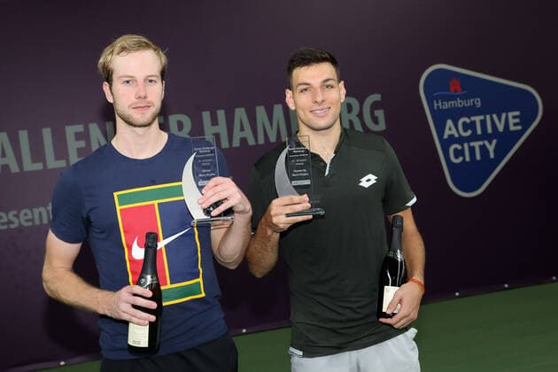 Sieger 2019: Botic VAN DE ZANDSCHULP (NED) und Bernabe ZAPATA MIRALLES (ESP) (2. Platz), Siegerehrung, Finaltag, Tennis Challenger Hamburg 2019, ATP, Tennis Herren Challenger Tour, Hamburg, 27.10.2019,