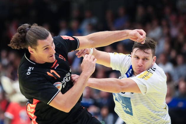 HANDBALL - AUT vs NED, test match GRAZ,AUSTRIA,27.OCT.19 - HANDBALL - OEHB international match, Länderspiel, Nationalmannschaft Austria vs Netherlands, test match. Image shows Iso Sluijters (NED) and Daniel Dicker (AUT). GEPAxpictures xMarioxBuehner